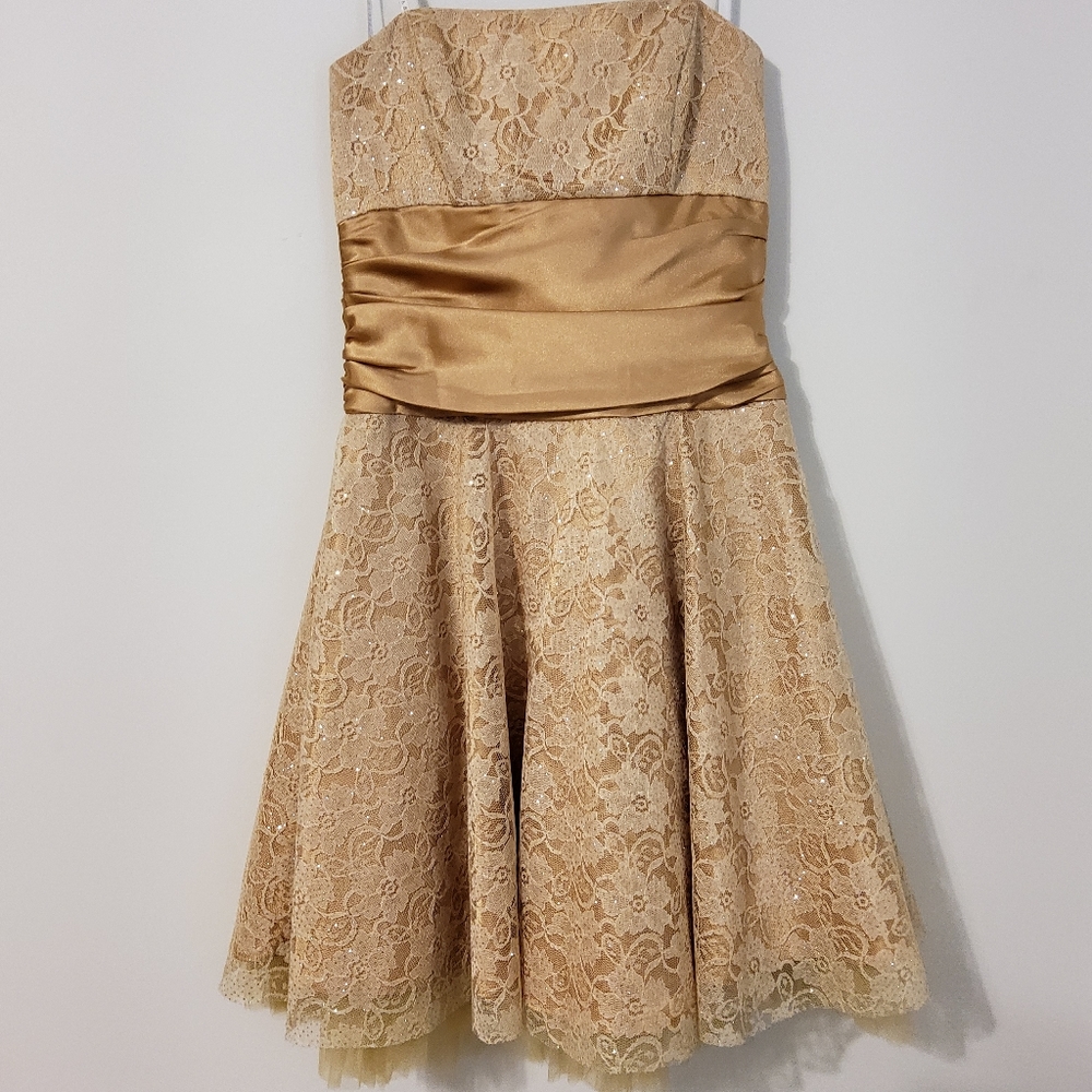 MASQUERADE YELLOW GOLD STRAPLESS LACE FIT & FLARE FORMAL COCKTAIL  DRESS SZ 7/8